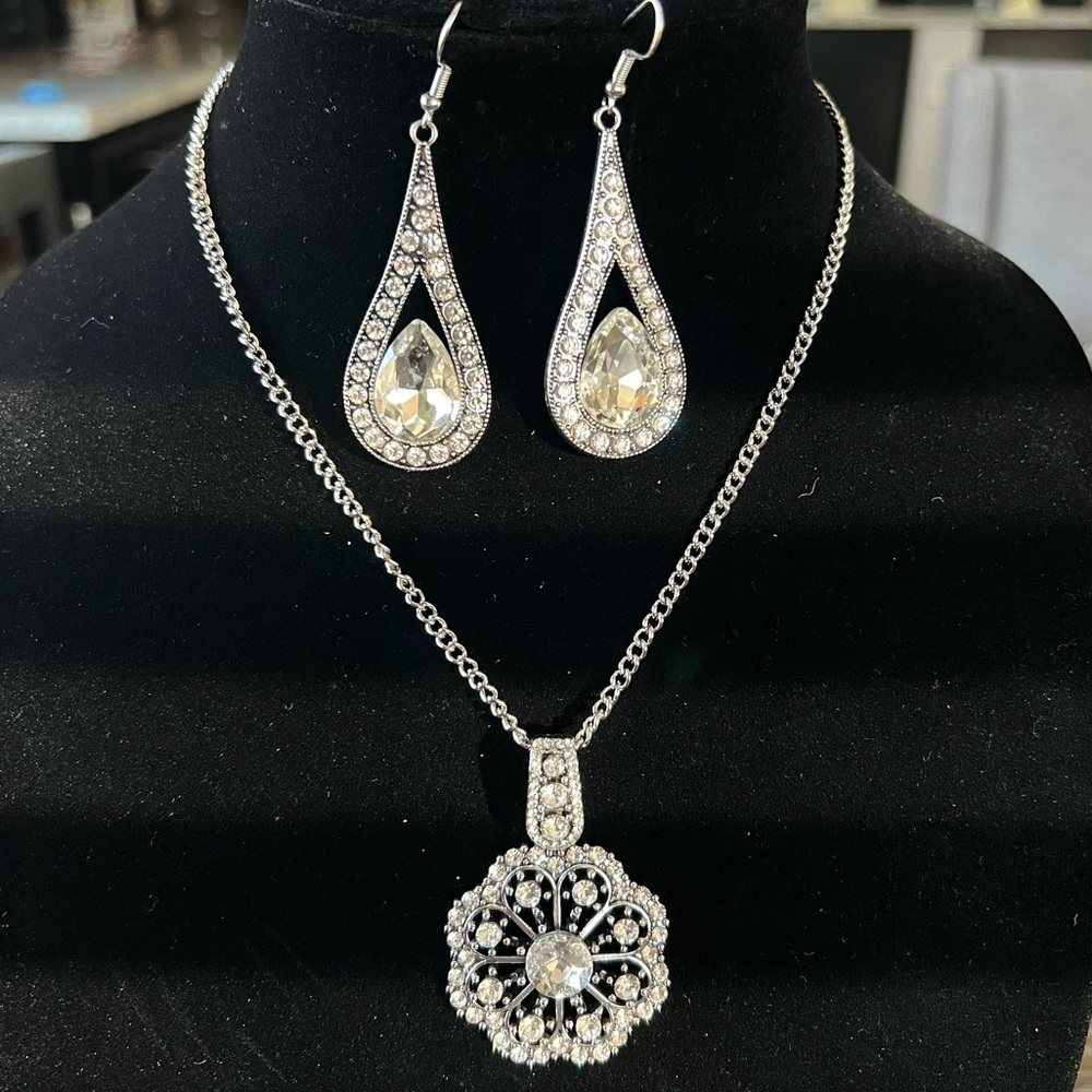 NEW Statement Necklace and Earrings Set, crystal rhinestones